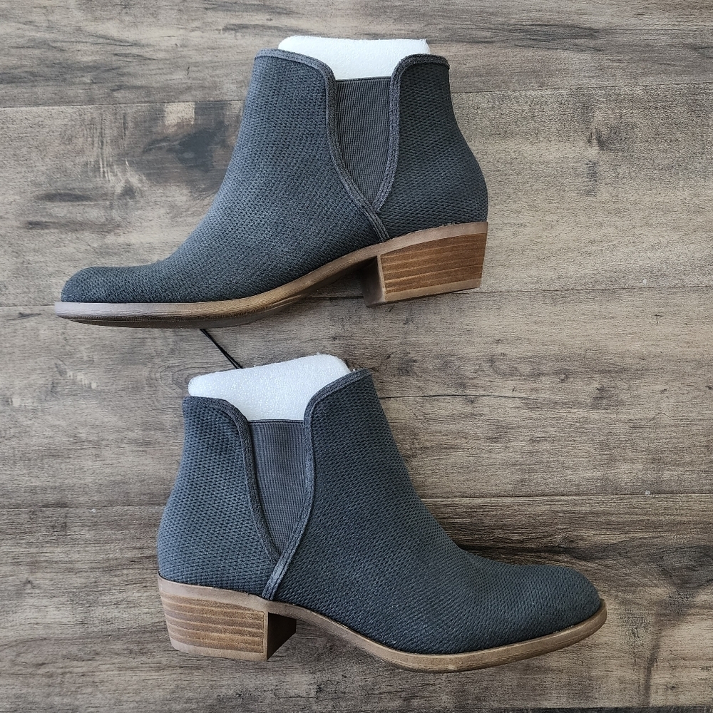 Kensie Gerona Perforated Suede Ankle Booties Dark Gray Women's 8.5 NEW - Picture 4 of 16